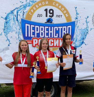 Екатерина Косульникова — в центре